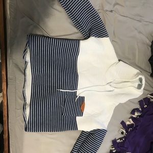 Long sleeve shirt/hoodie